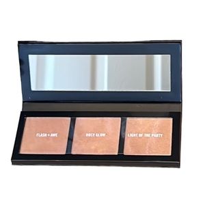 MAC Cosmetics Hyper Real Glow Palette Highlighter Palette in Flash + Awe